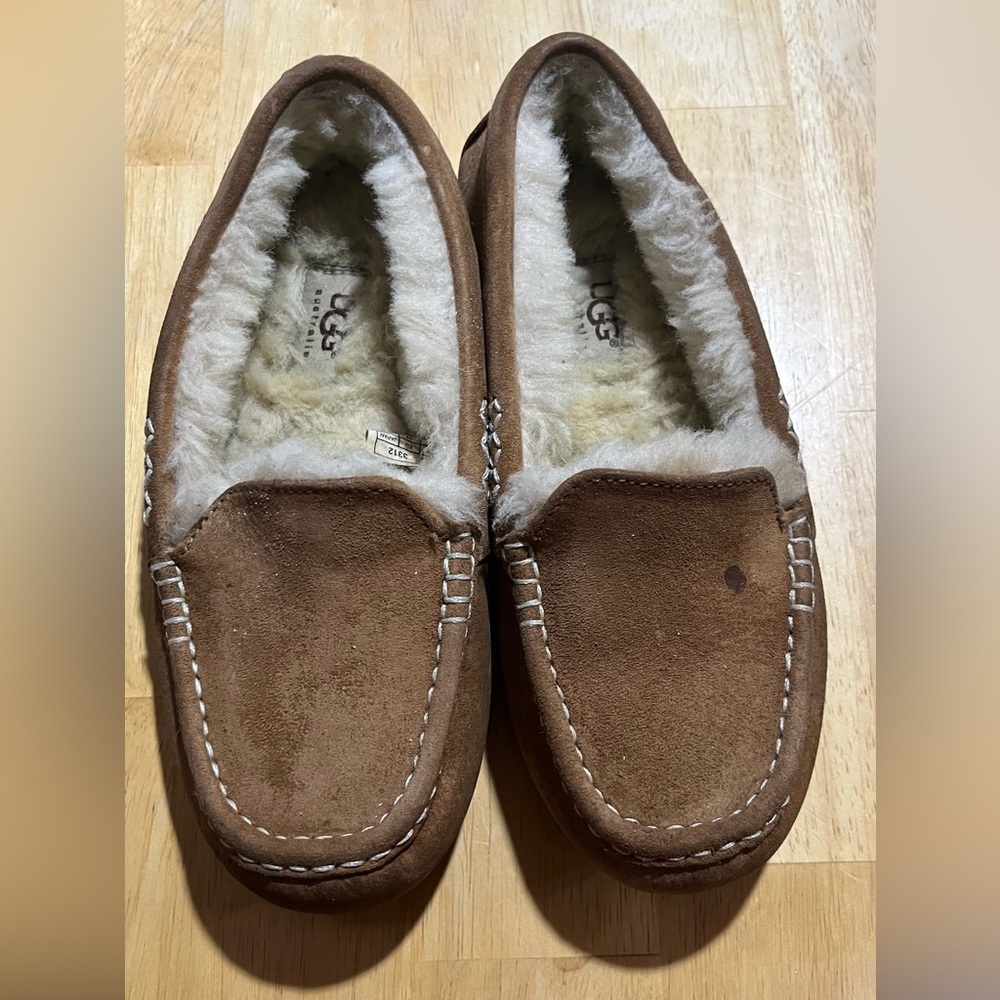 UGG Moccasin Slippers Sz 6